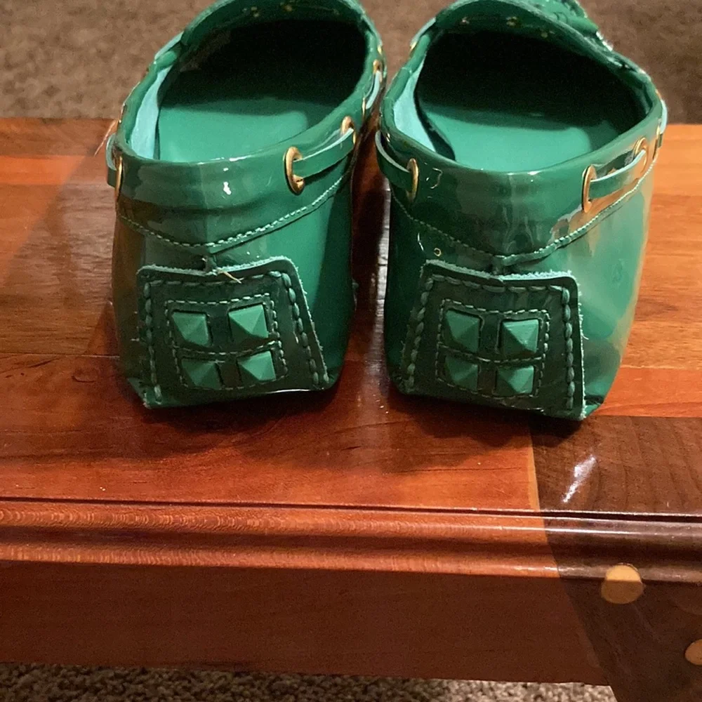 MICHAEL KORS GREEN LOAFERS. SIZE 6. THIS GREEN💚💚 NWOT - Picture 6 of 11